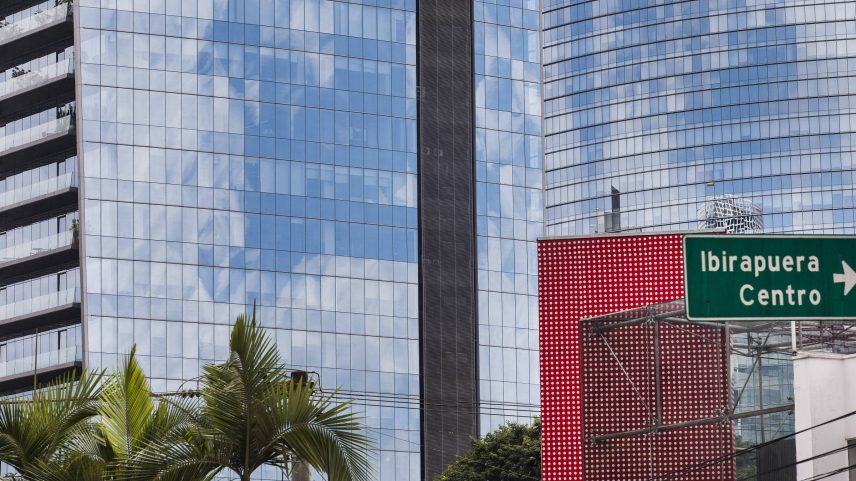 Fachadas de prédios de escritórios na avenida Brigadeiro Faria Lima, na zona oeste de São Paulo (Foto: Eduardo Knapp - 11.mar.2021/Folhapress)