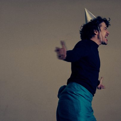 Jesuíta Barbosa estreia em peça da companhia brasileira de teatro em São Paulo
