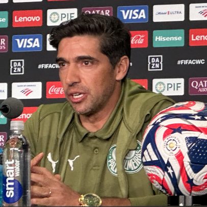 Abel apoia Estêvão após declaração sobre dificuldade de foco no Palmeiras