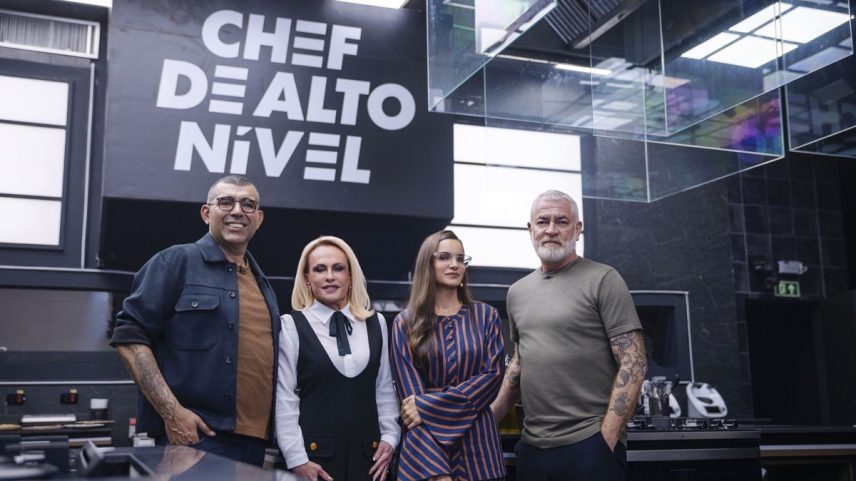 Ana Maria Braga com os chefs Jefferson Rueda (esq.), Renata Vanzetto e Alex Atala, mentores do novo reality da TV Globo, ‘Chef de alto nível’ (Foto: Divulgação/TV Globo/Beto Roma)