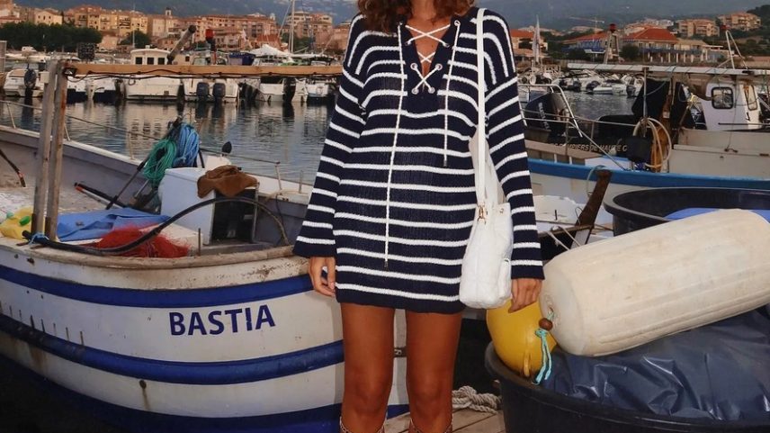 Conforto e estilo: dicas para combinar vestidos curtos de crochê e arrasar nas férias (Foto: Reprodução Instagram @juliesfi)