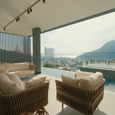 Mansão triplex de R$ 28 milhões em Balneário Camboriú oferece vista deslumbrante para o mar