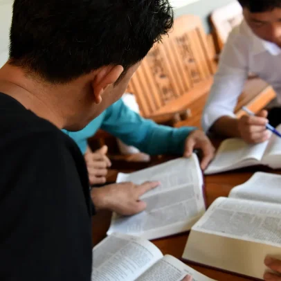 Polícia chinesa interrompe culto e detém oito cristãos em ação repressiva