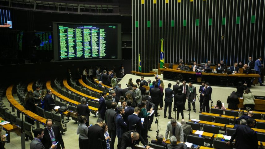 Plenário da Câmara vota projeto que derruba decreto do IOF (Foto: Brenno Carvalho / Agência O Globo)