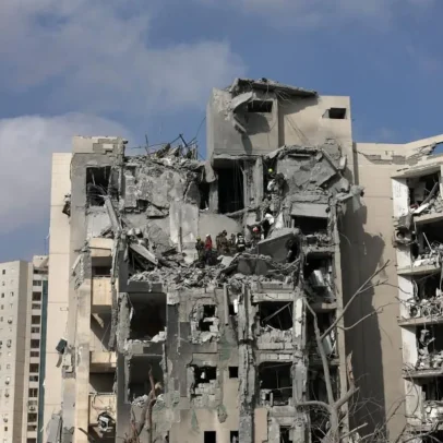 Cidade israelense se recupera após ataque mortal que deixou a população em choque