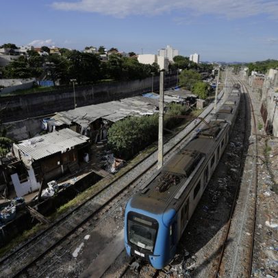 Trilhos de trem se tornam refúgio para crimes e sucata em áreas de tráfico