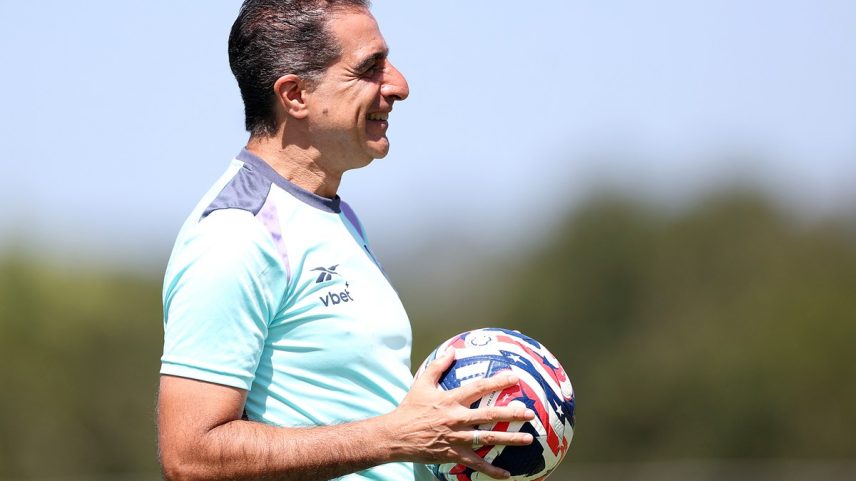 Renato Paiva pode promover mudanças no time titular do alvinegro (Foto: Vítor Silva)