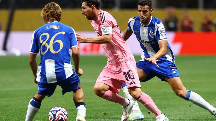 Messi em ação durante jogo entre Inter Miami e Porto no Mundial (Foto: Kai Pfaffenbach/REUTERS)