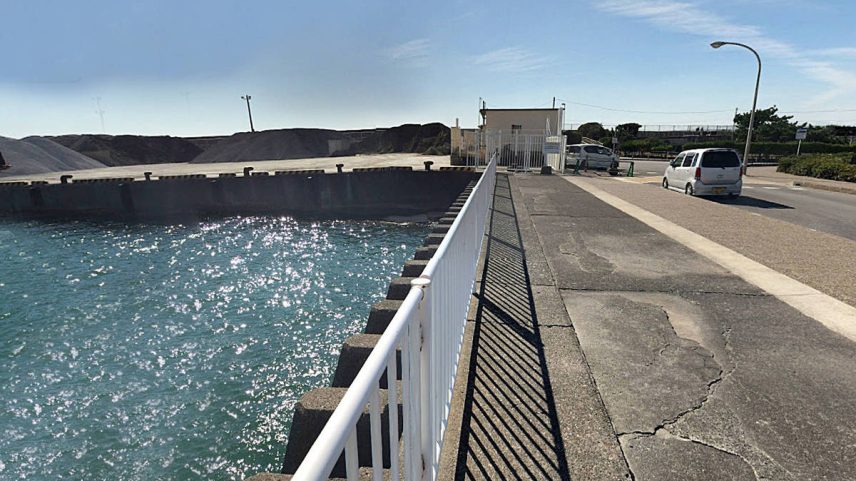 Porto de Oiso, no Japão, em ponte de onde Hiroshi Fujiwara, 82, admitiu em 2022 ter jogado sua esposa Teruko, de cadeira de rodas, após cuidar dela por 40 anos (Foto: Reprodução Google Maps)