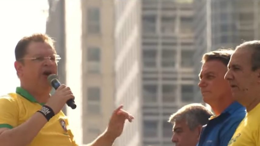 Sóstenes Cavalcanti em discurso durante ato na Paulista, ao lado de Jair Bolsonaro e Silas Malafaia (Foto: Reprodução/YouTube)