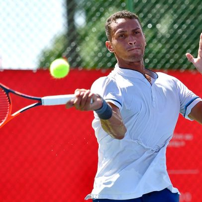 Cinco tenistas brasileiros garantem vaga nas quartas de final em torneios da ITF