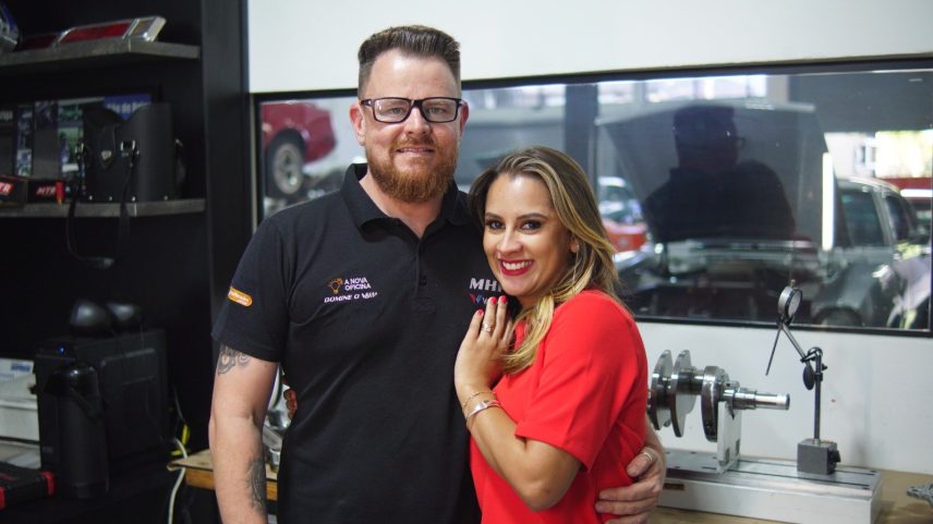 Laysa e Maurício Pinto, sócios da MHP Muscle Cars: cursos online para formação de mecânicos especializados em carros V8 (Foto: Divulgação)