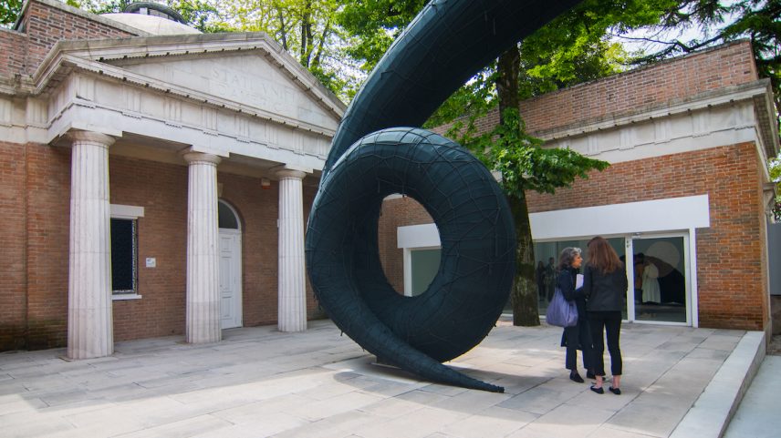Pavilhão dos EUA de Martin Puryear na Bienal de Veneza de 2019. (Foto: Simone Padovani/Awakening/Getty Images)