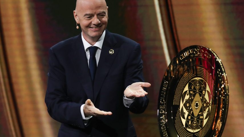 Troféu do Super Mundial de Clubes da FIFA 2025 (Foto: Leonardo Fernandez/Getty)