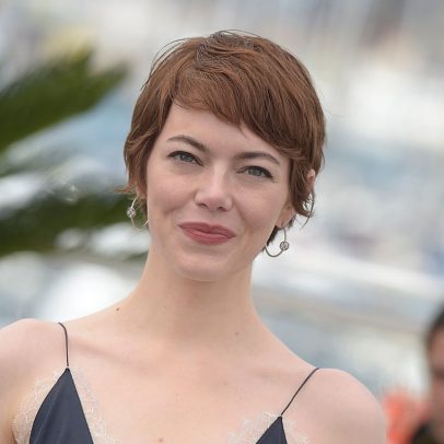 Emma Stone revela detalhes sobre incidente com abelha em Cannes e aponta responsáveis