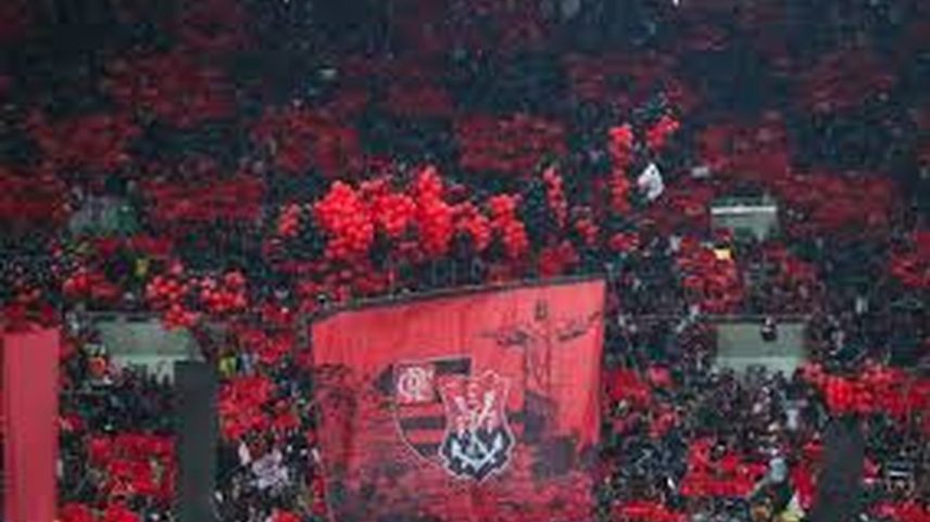 Balões rubro-negros no estádio (Foto: Reprodução)