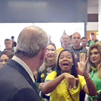 Bolsonaristas protestam e chamam Eduardo Cunha de 'ladrão' em aeroporto de BH