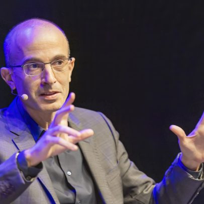IAs são vistas como concorrentes diretas da humanidade, afirma autor de Sapiens