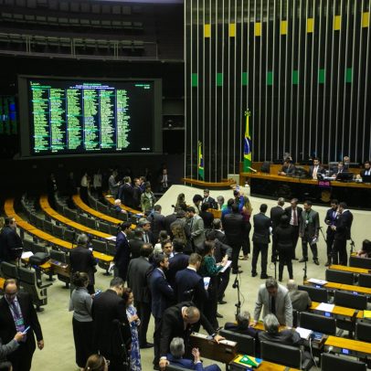 Aumento de deputados gera consequências negativas para a política nacional