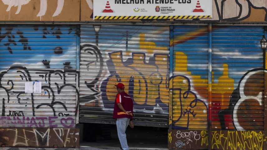 Prédio onde deve funcionar a segunda unidade do Estação Cidadania, na rua das Palmeiras, na Santa Cecília (Foto: Danilo Verpa/Folhapress)