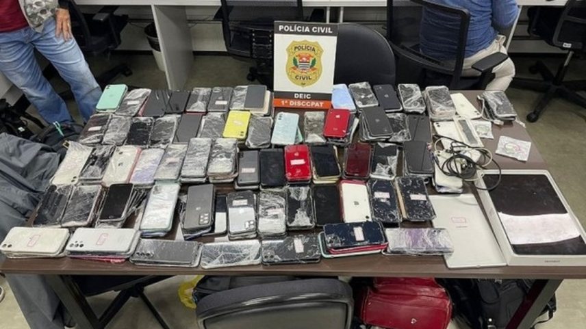 Celulares roubados ou furtados no Rio (Foto: Divulgação/Polícia Civil/16-08-2024)
