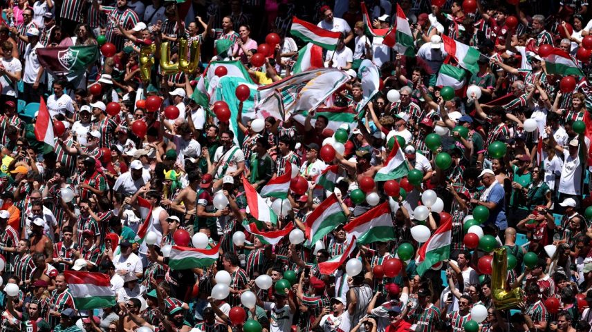Torcida do Fluminense na partida contra o Mamelodi, em Miami (Foto: Dan Mullan/Getty Images via AFP/25.06.2025)