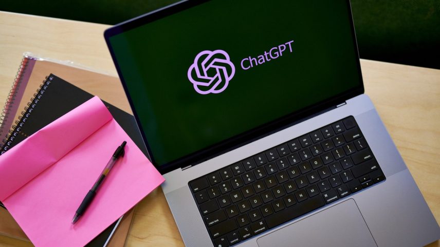 O ChatGPT é um rival que ameaça os esforços da Microsoft de vender aos clientes corporativos sua solução em inteligência artificial, o Copilot (Foto: Gabby Jones/Bloomberg)