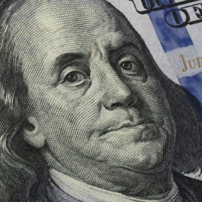 Dólar despenca quase 10% em 2025 devido a Trump, Fed e déficit orçamentário