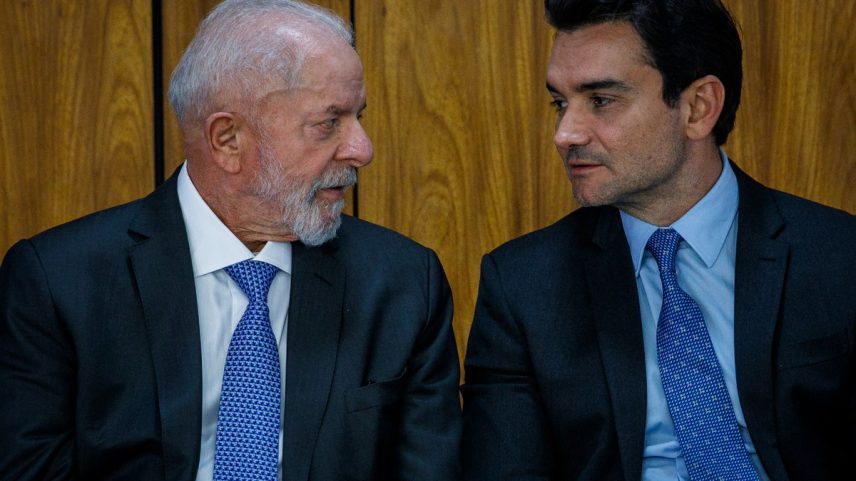 Lula e o ministro do Turismo, Celso Sabino (União Brasil) — Foto: Brenno Carvalho / Agência O Globo