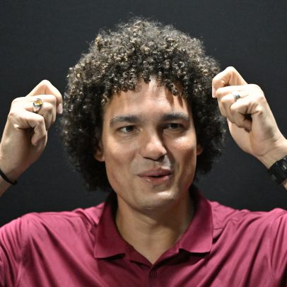 Varejão revela estratégia ousada na NBA com 'cabelo na cara' para surpreender rivais