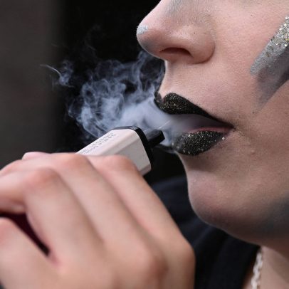 Indústria do tabaco inova com tecnologias para atrair jovens consumidores