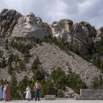 Trump busca inclusão de seu rosto no Monte Rushmore, mas especialistas reprovam ideia