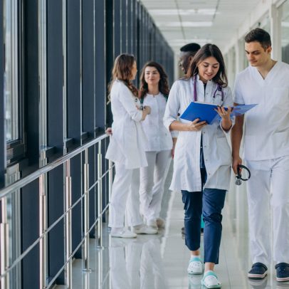 Crescimento de cursos de especialização gera preocupação na falta de residências médicas