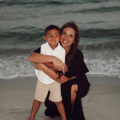 Mãe supera doença paralisante e emociona ao dizer 'eu te amo' ao filho