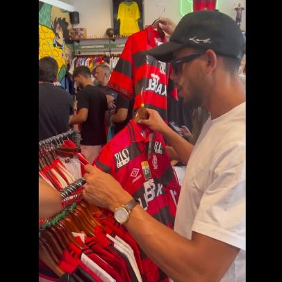 Matheus Nunes compra camisa do Flamengo durante folga no Mundial nos EUA