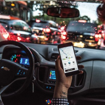 Uber aumenta lucro ao reduzir remuneração de motoristas, aponta estudo