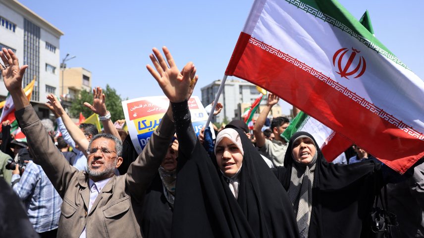 Iranianos protestam contra Israel em Teerã, em 20 de junho (Foto: AFP)