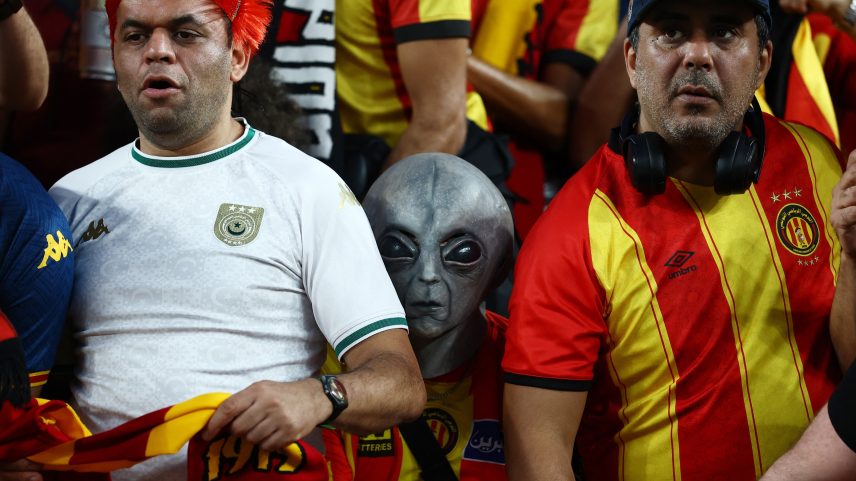 Torcedores do Espérance durante jogo contra o Flamengo no Mundial (Foto: Lee Smith/REUTERS)