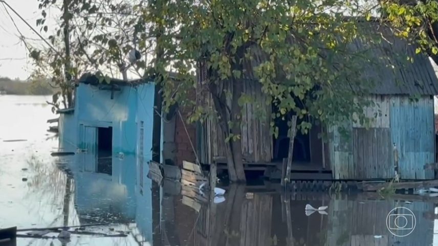 Tempestades deixam mais de 9 mil pessoas desabrigadas no Rio Grande do Sul (Foto: Reprodução/Jornal Nacional)
