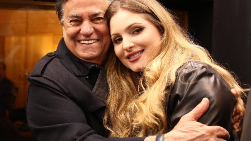 O cantor Ronnie Von e a cantora Sarah Zeffer, com quem o cantor está gravando alguns duetos de jazz (Foto: Divulgação)