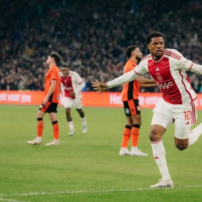 Ajax comunica dispensa de sete jogadores por mensagem no WhatsApp