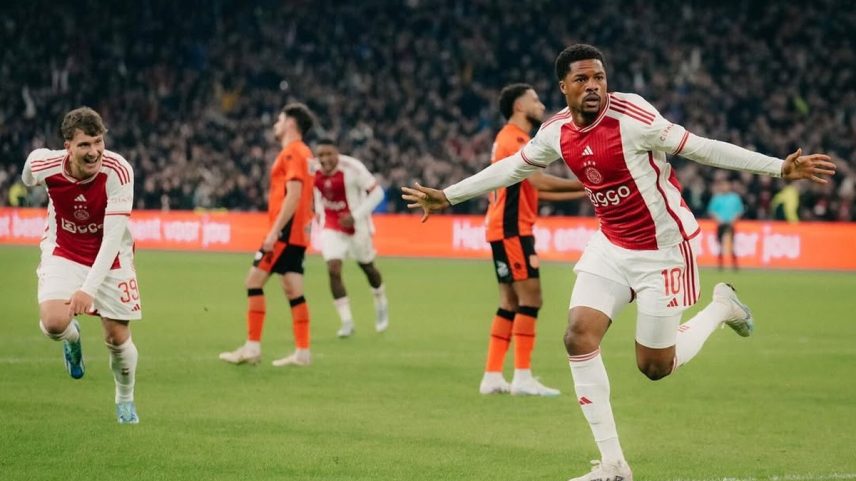 Chuba Akpom foi um dos dispensados do Ajax (Foto: Reprodução/Redes sociais)