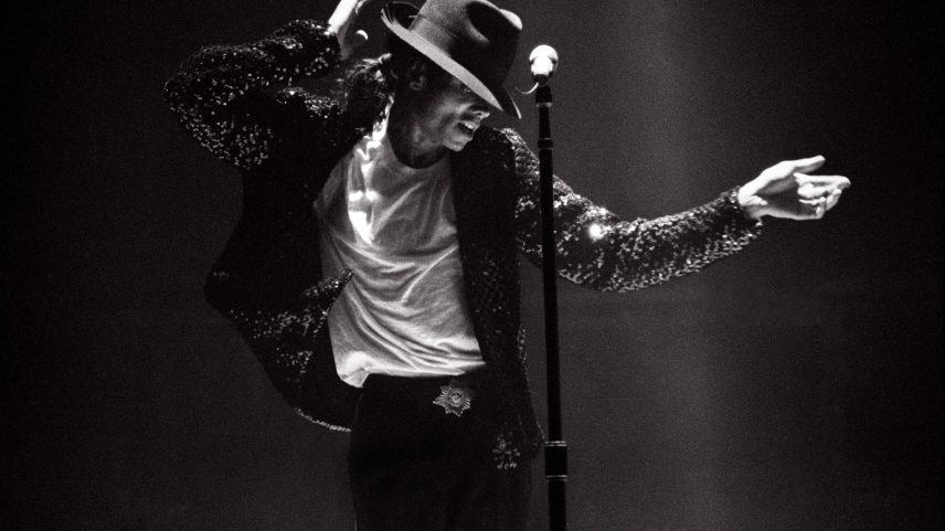 Michael Jackson segue sendo um ícone global, com sua obra gerando bilhões após sua morte (Foto: KMazur / Colaborador/Getty Images)