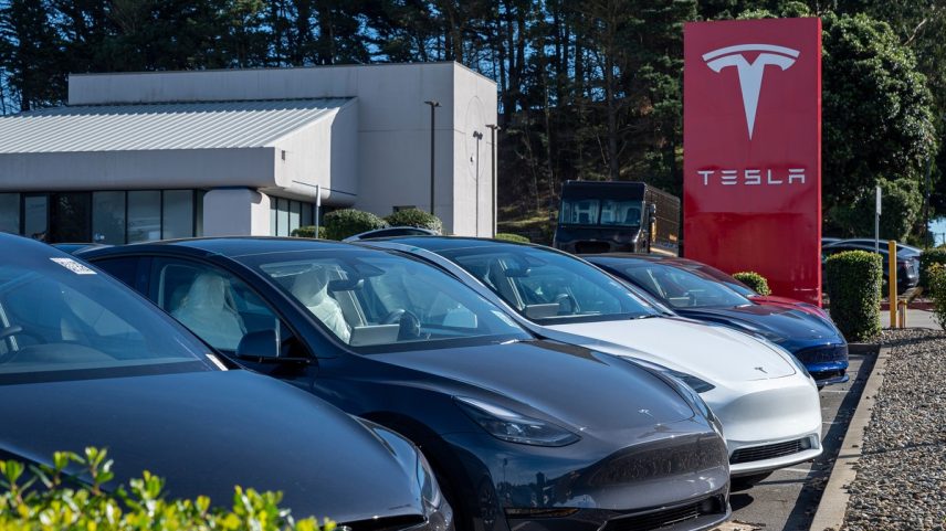 Uma loja da Tesla em Colma, Califórnia (Foto: David Paul Morris/Bloomberg)