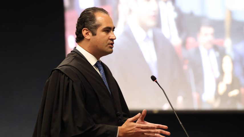 Advogado Luiz Eduardo Kuntz em sustentação oral no julgamento de recebimento da denúncia do núcleo 2 da trama golpista (Foto: Gustavo Moreno - 22.abr.25/STF)