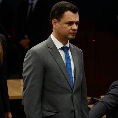 Defesa de Anderson Torres apresenta comprovante de voo no processo do golpe
