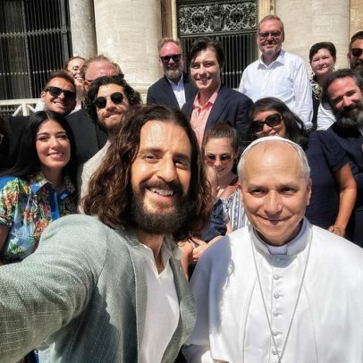 Jonathan Roumie se encontra com o papa e revela bastidores do encontro em Roma