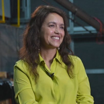 Manuela Dias provoca internautas sobre morango do amor na novela