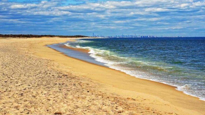Praia localizada em Sandy Hook, no estado americano de Nova Jersey — Foto: Reprodução / Central Jersey