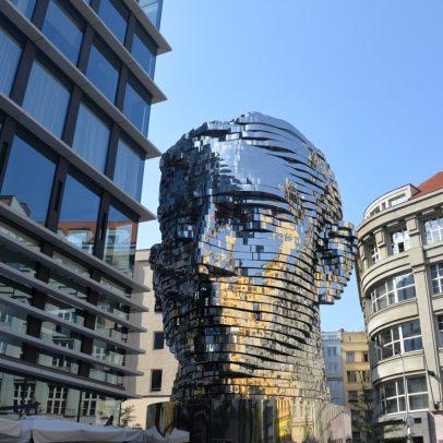 Caminhando por Praga, descubra a infância e as obras surreais de Franz Kafka